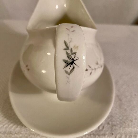 Royal Doulton Greenbrier Gravy Boat With Attached Underplate Made in England EVC - Picture 4 of 11